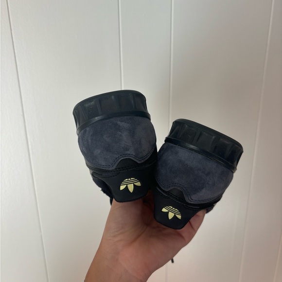 Adidas Arnold sneakers black and blue mens size 6.5 women’s size 8 - Picture 2 of 9